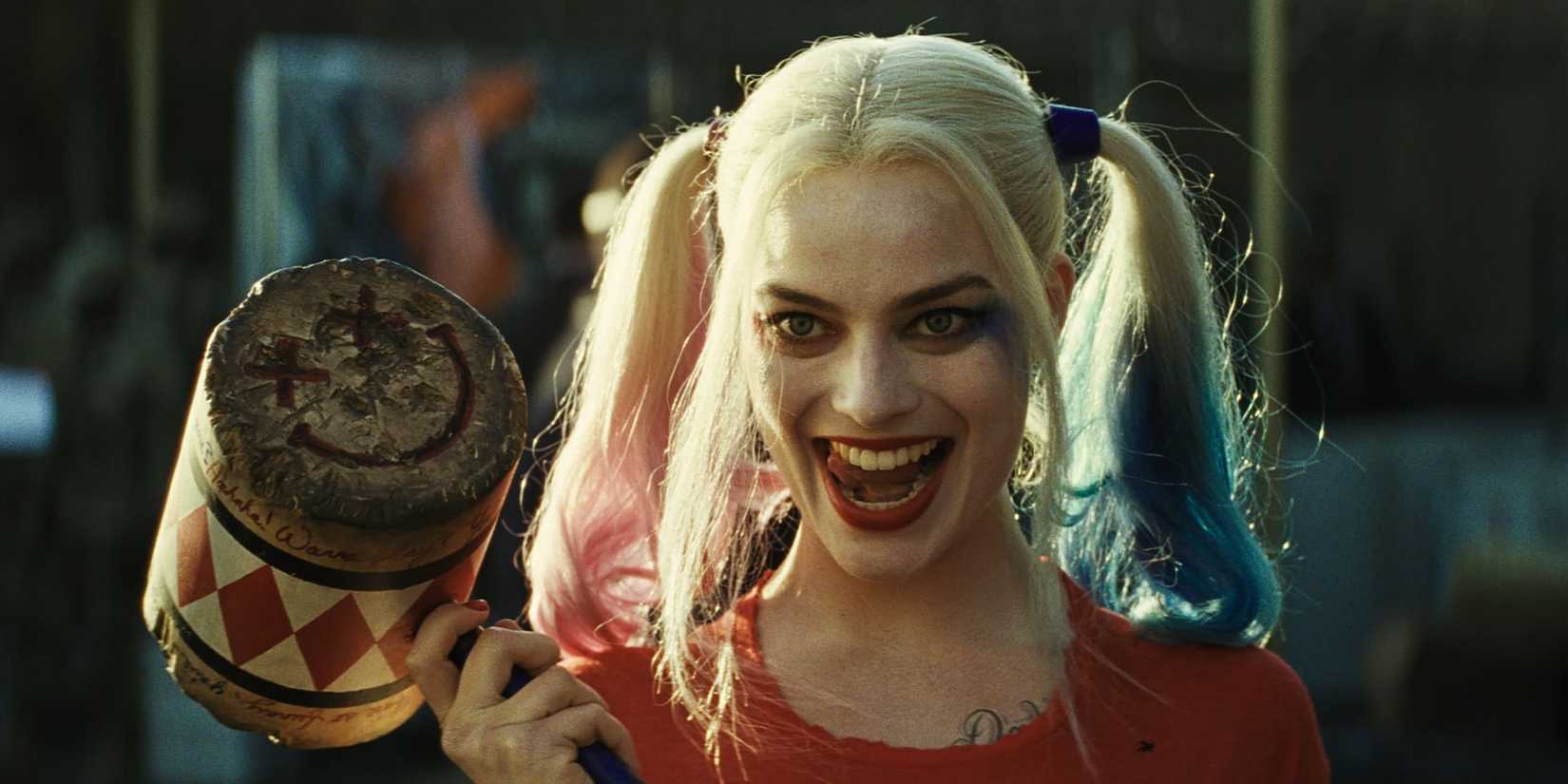 Margot Robbie as Harley Quinn wields her mallet in Suicide Squad 