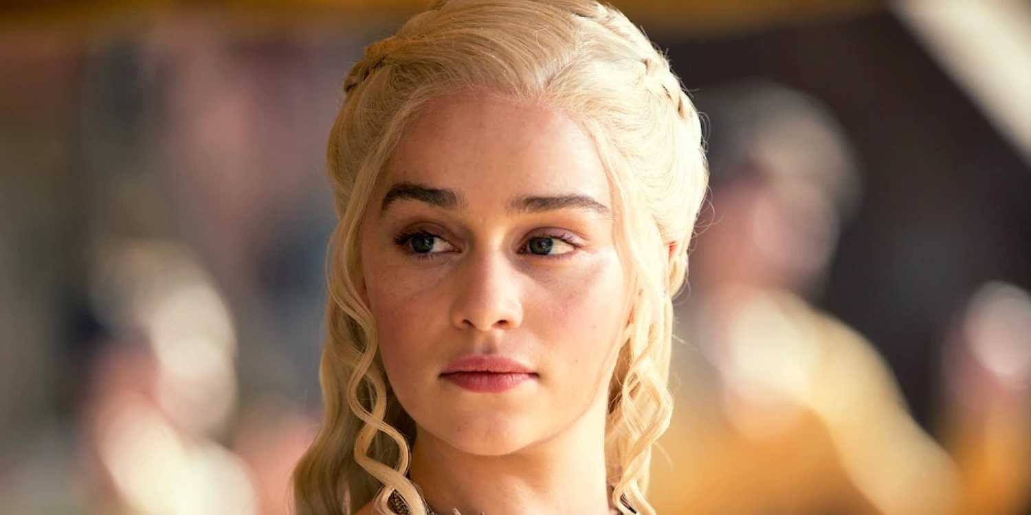 Daenerys Targaryen, played by Emilia Clarke, looks to the left in Game of Thrones.