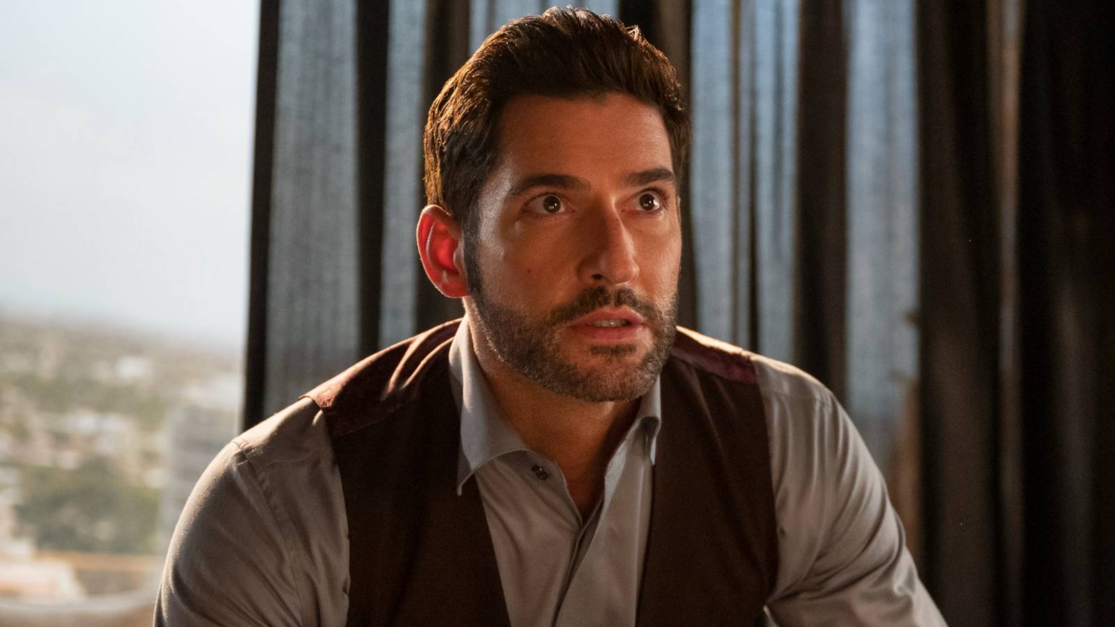 the Bathrobe satin worn by Lucifer Morningstar (Tom Ellis) in Lucifer (S04E04 the Bathrobe satin worn by Lucifer Morningstar (Tom Ellis) in Lucifer (S04E04