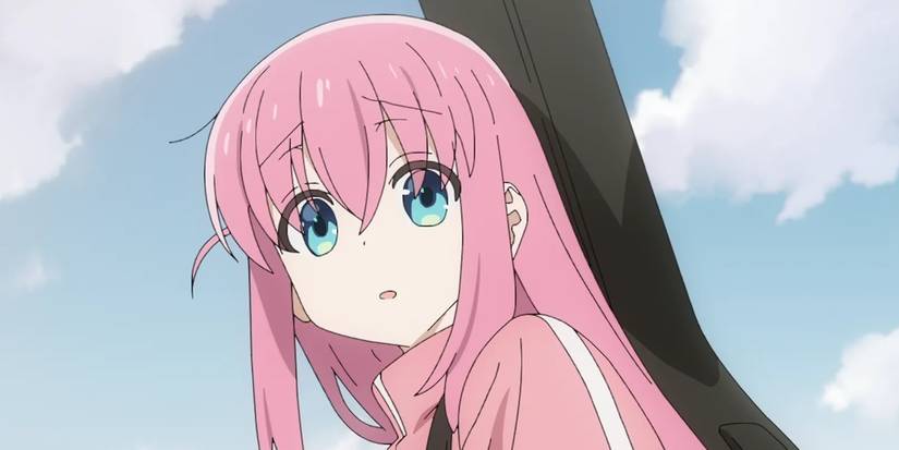 Hitori Gotoh fica contra um fundo de céu azul em Bocchi The Rock!