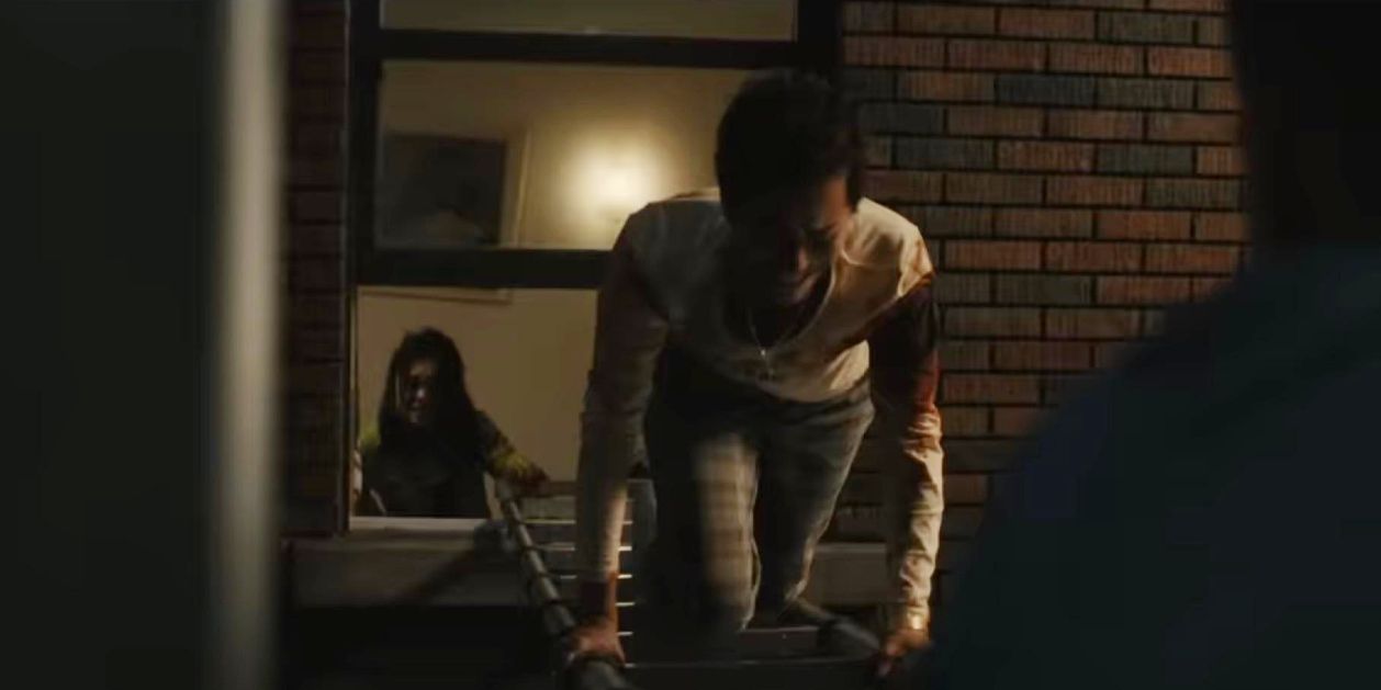 Mindy travels across a ladder between apartments in Scream VI.
