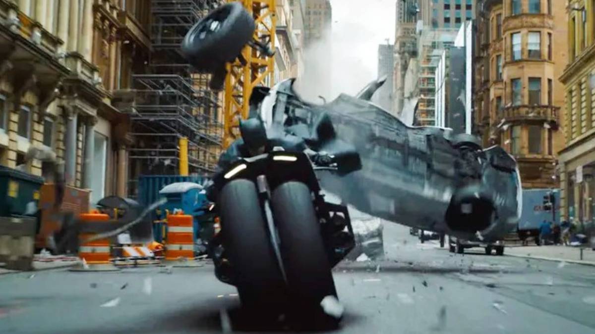The Flash Reveals New Look Batfleck's Updated Batcycle