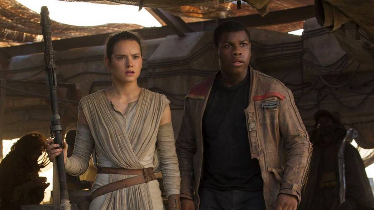 Star Wars Fans Cheer Daisy Ridley's Return - And Demand John Boyega Join Her