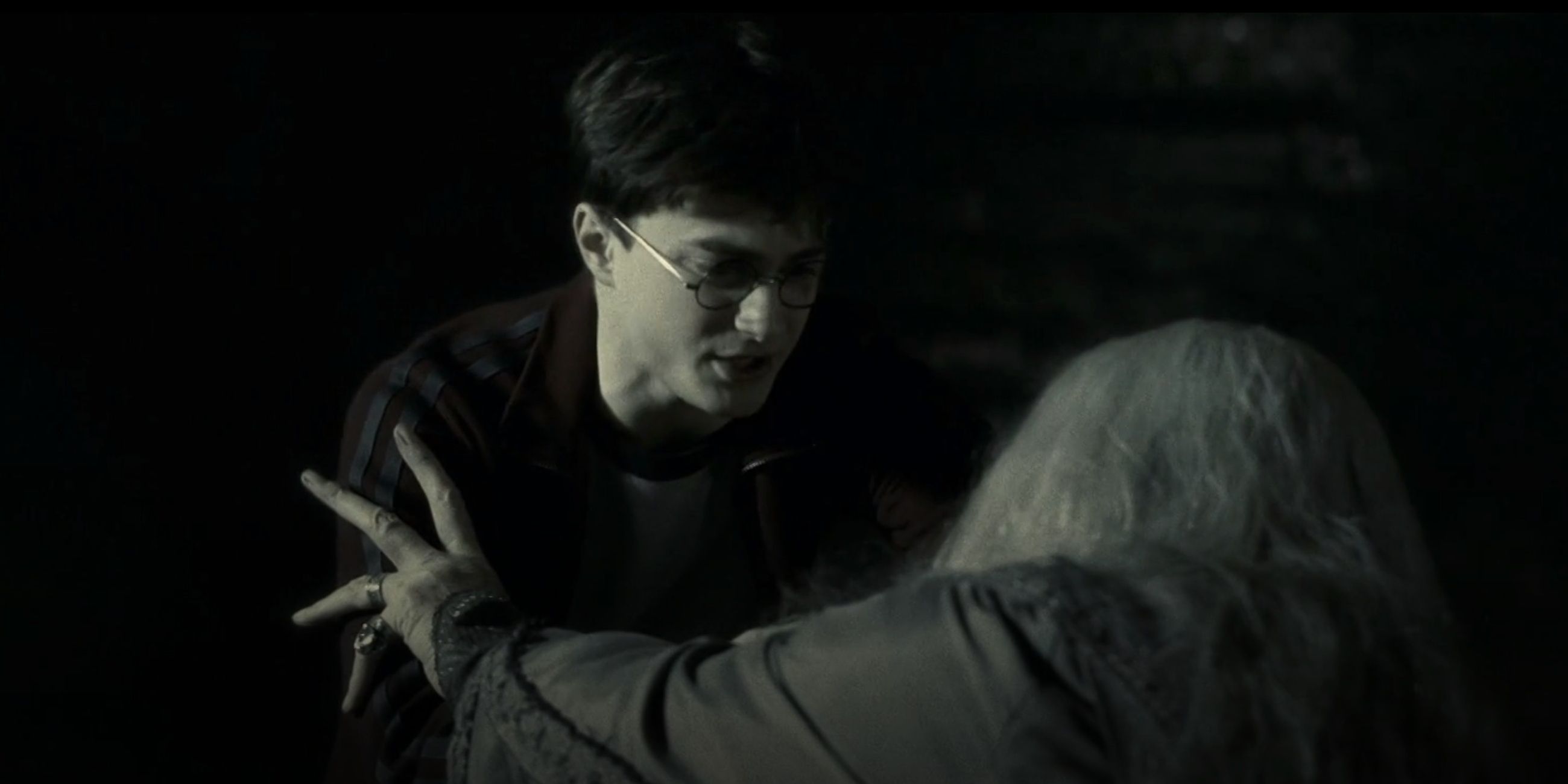 Что случилось с рукой Дамблдора в Гарри Поттере?