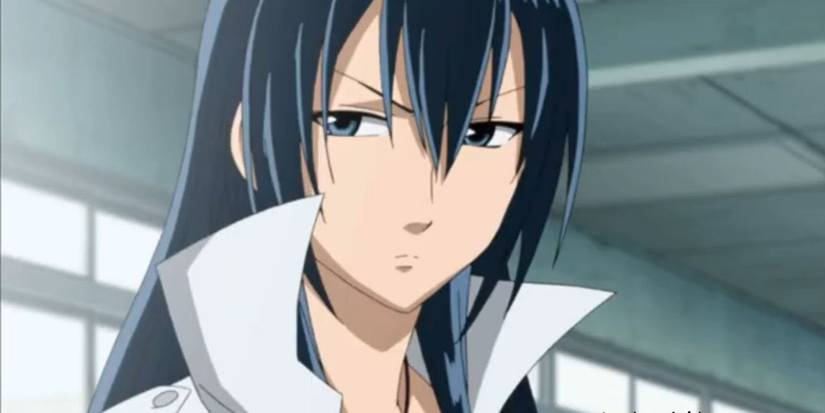 Aoi Kushieda a l'air perplexe dans une salle de classe de Belzébuth