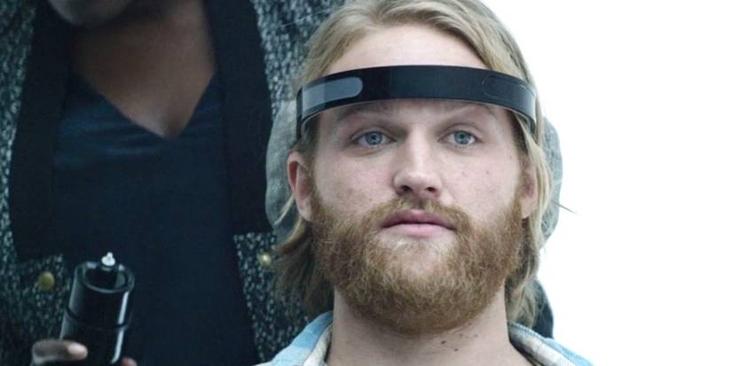 Cooper testando realidade virtual em Playtest
