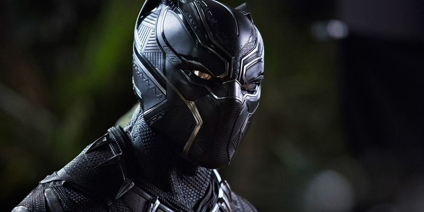 Chadwick Boseman é o Pantera Negra no filme Pantera Negra do MCU