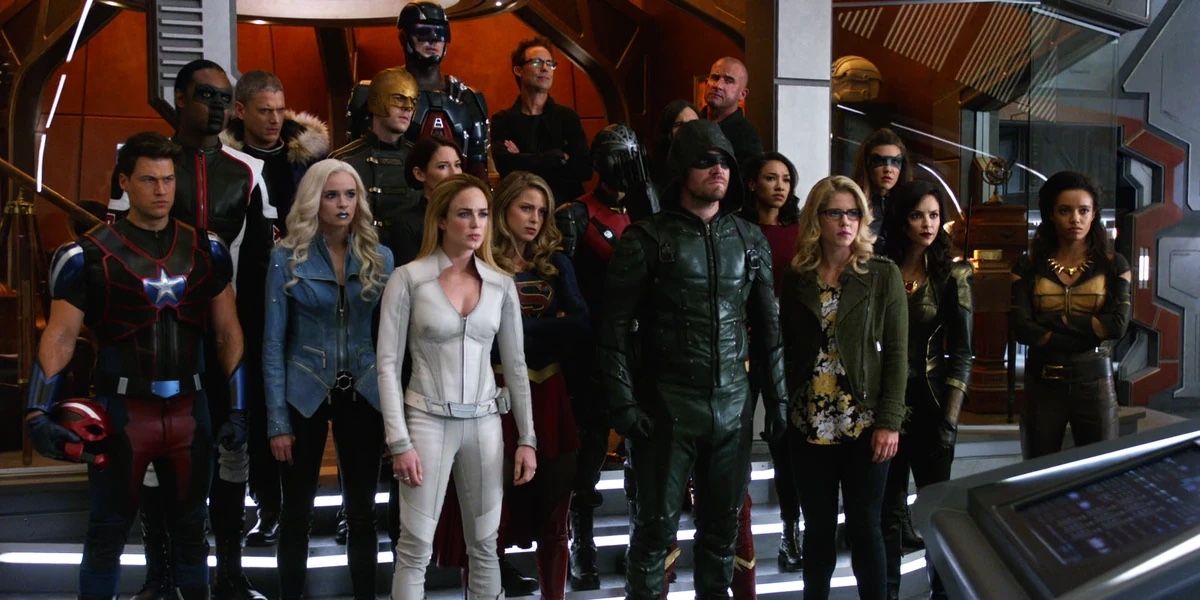 Heróis de todo o Arrowverse se alinham no crossover Crisis on Earth X.