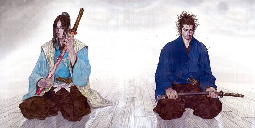 Sasaki Kojiro e Musashi Miyamoto sentados um ao lado do outro segurando suas espadas.