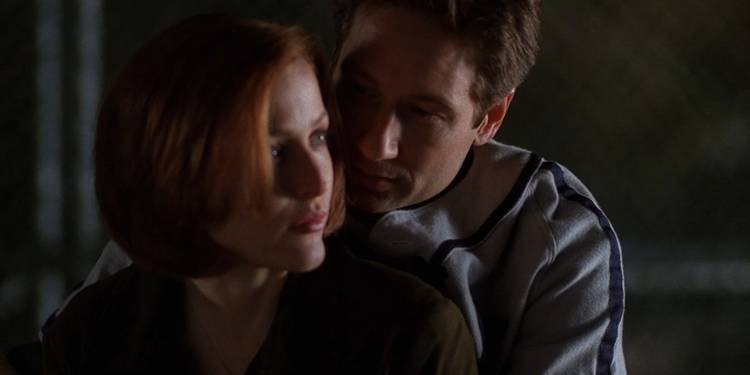 Scully Stand The X-Files: When Did Mulder And Scully Fall In Love?