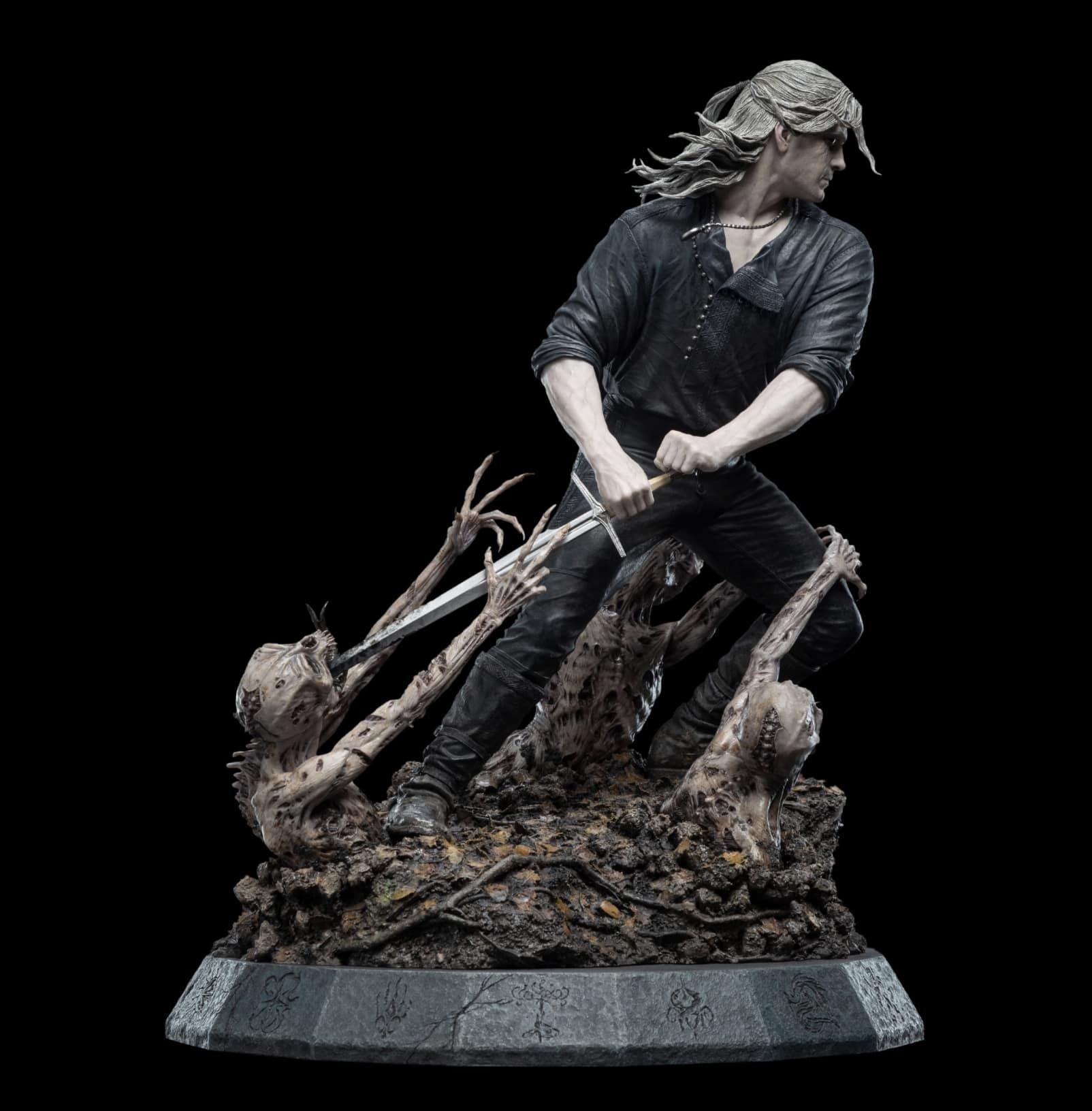 The Witcher: Geralt Gets a Lifelike Figure Ahead of Henry Cavill's ...