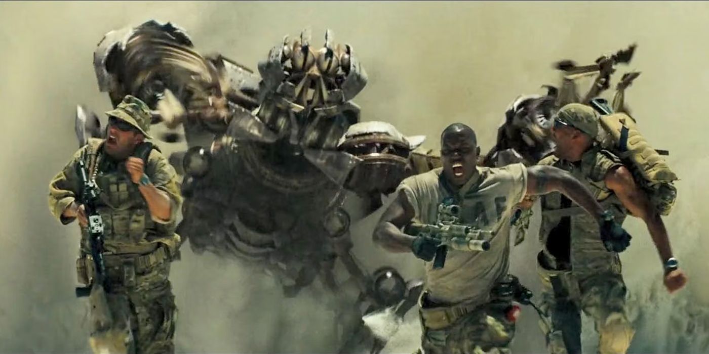 Scorponok attacks human soldiers in Transformers (2007).