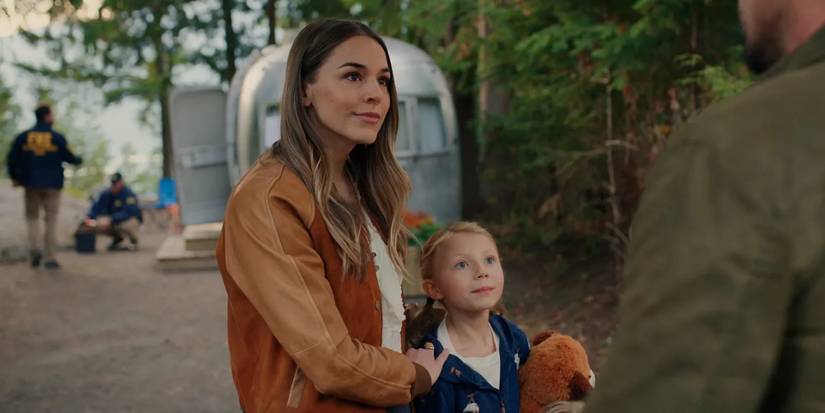 Lark holds Hazel in Virgin River