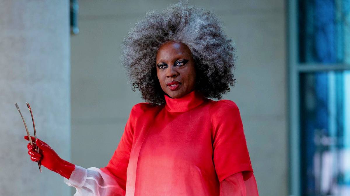 The Ballad of Songbirds & Snakes Clip Introduces Viola Davis as Head ...