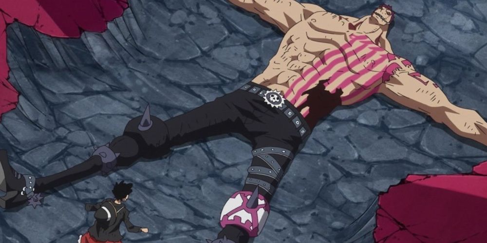 Luffy stands over a fallen Charlotte Katakuri in One Piece