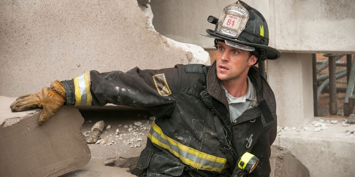 Jesse Spencer as Matthew Casey at a building collapse on Chicago Fire