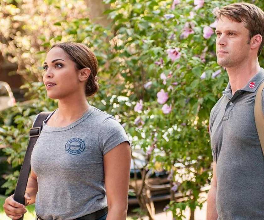 Monica Raymund as Gabriela Dawson stands with Jesse Spencer as Matthew Casey on Chicago Fire