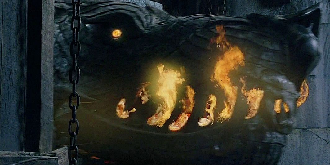 Grond crashing through the gate in The Lord of the Rings: The Return of the King