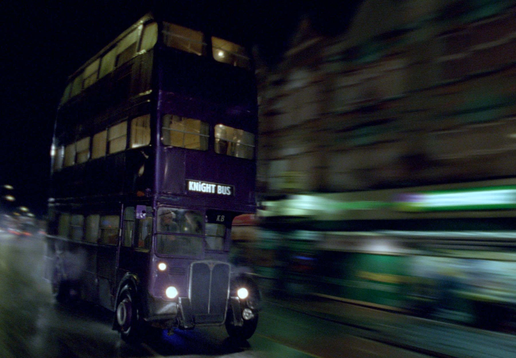How Does the Knight Bus Work in Harry Potter and the Prisoner of Azkaban?
