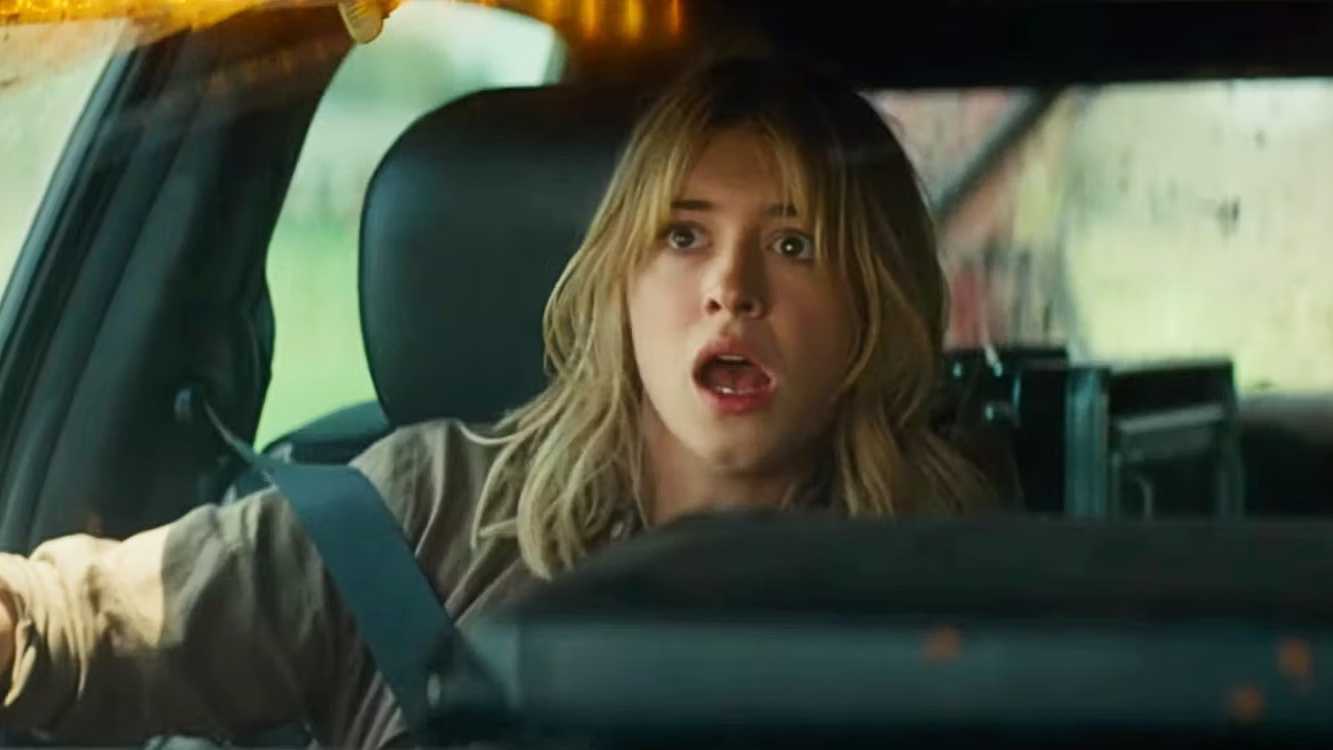 Daisy Edgar-Jones terlihat ketakutan di Twisters