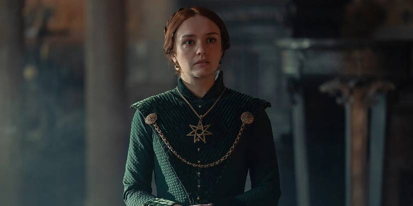 Alicent Hightower (Olivia Cooke) wearing a Faith of the Seven star necklace on House of the Dragon.