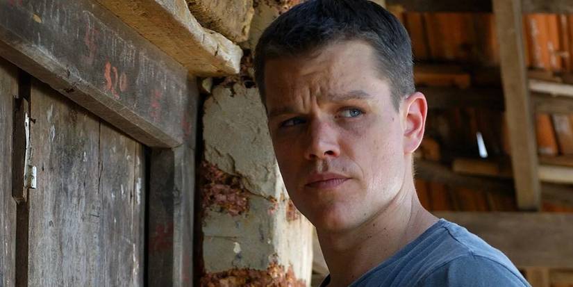 Matt Damon as Jason Bourne outside an old door in The Bourne Supremacy-1