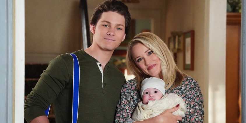 Georgie Cooper with Mandy McAllister holding CeCe Cooper on Young Sheldon