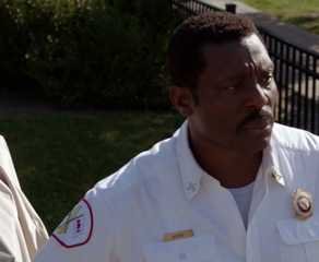 Eamonn Walker as Wallace Boden adressing the firehouse in Chicago Fire episode "Sacred Ground"