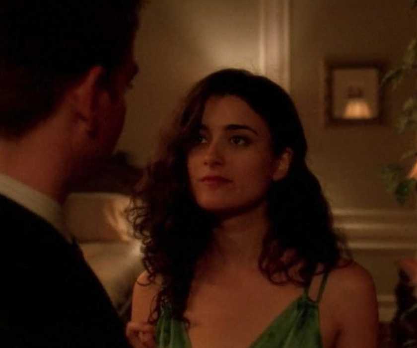Cote de Pablo as Ziva David stands in a hotel room with Michael Weatherly as Tony DiNozzo on NCIS