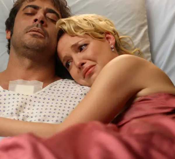 Izzie Stevens is crying over a deceased Denny Duquette on Grey's Anatomy.