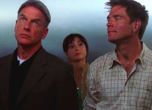 Mark Harmon as Jethro Gibbs and Michael Weatherly as Tony DiNozzo stand on an elevator with Sasha Alexander as Caitlin Todd behind them on NCIS