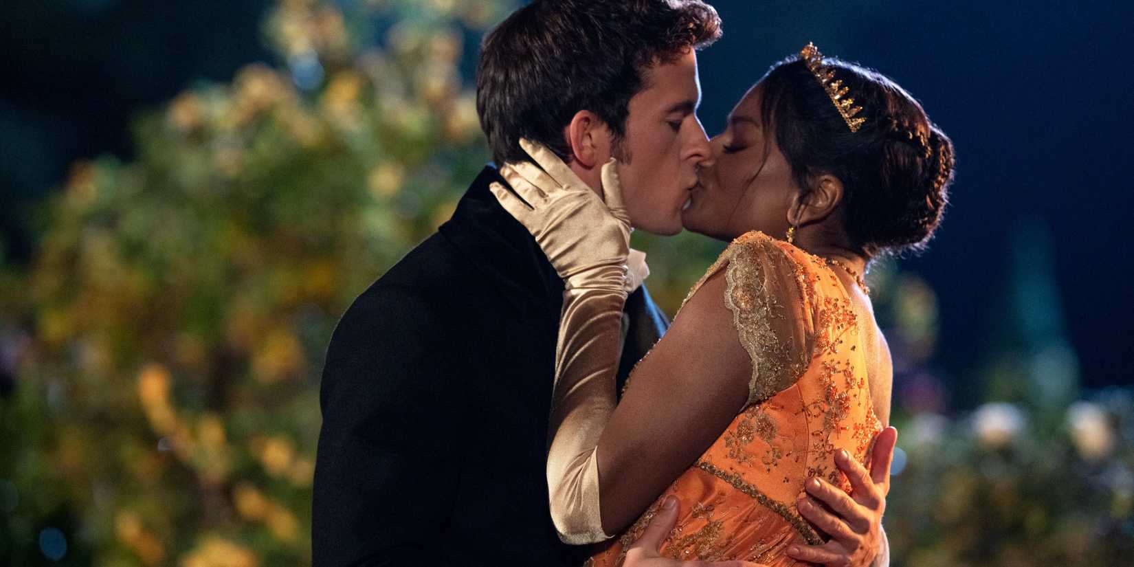 Anthony and Kate kiss in Bridgerton Season 2 finale