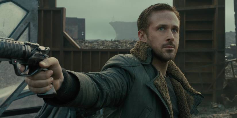 Blade Runner 2049 – Officer K fends off scavengers from his downed top.
