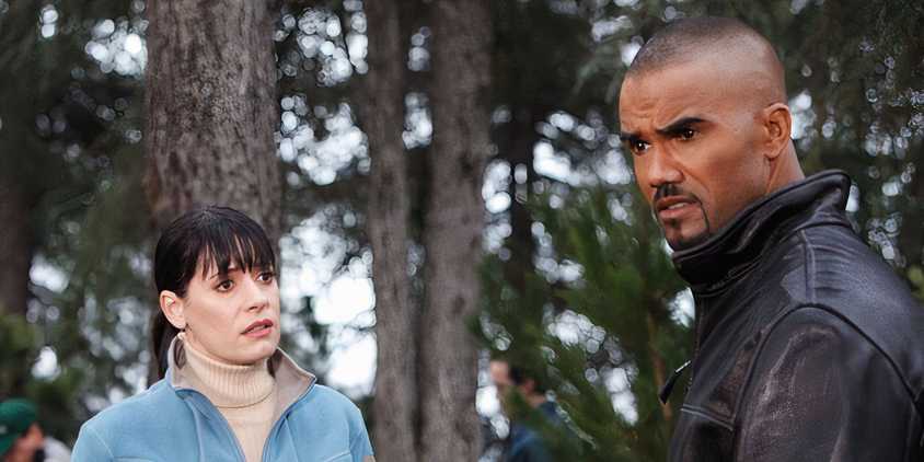 SSA Emily Prentiss (Paget Brewster) and SSA Derek Morgan (Shemar Moore) are outside in the forest in Criminal Minds Season 6.