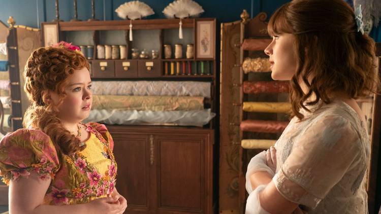 Eloise and Penelope talk in Bridgerton