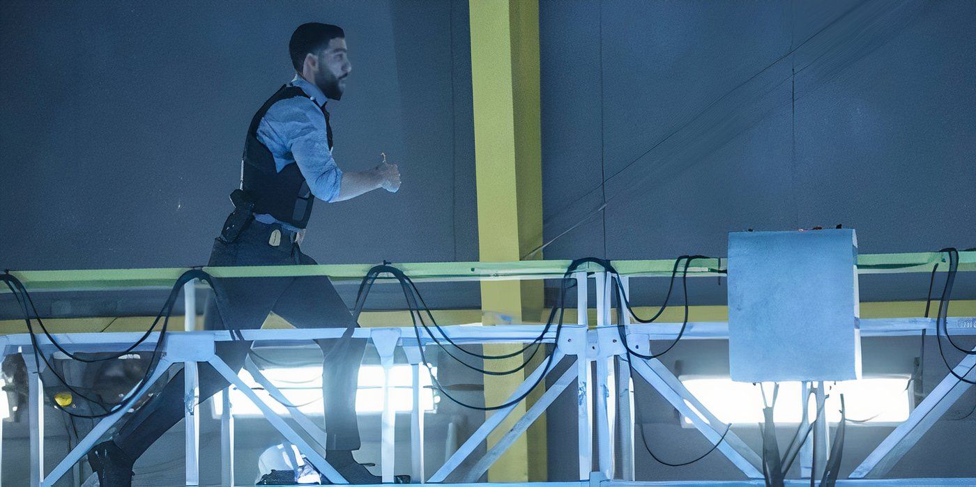 FBI Special Agent Omar Adom 'OA' Zidan (Zeeko Zaki) running after a suspect in FBI episode "Doomsday"