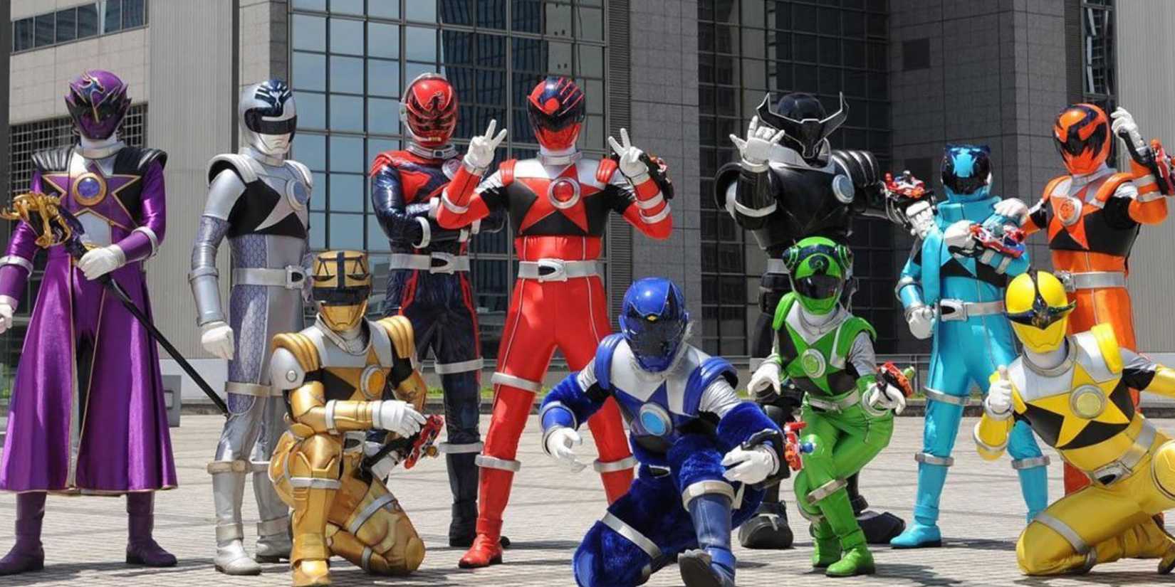 Para pemeran utama Super Sentai berpose