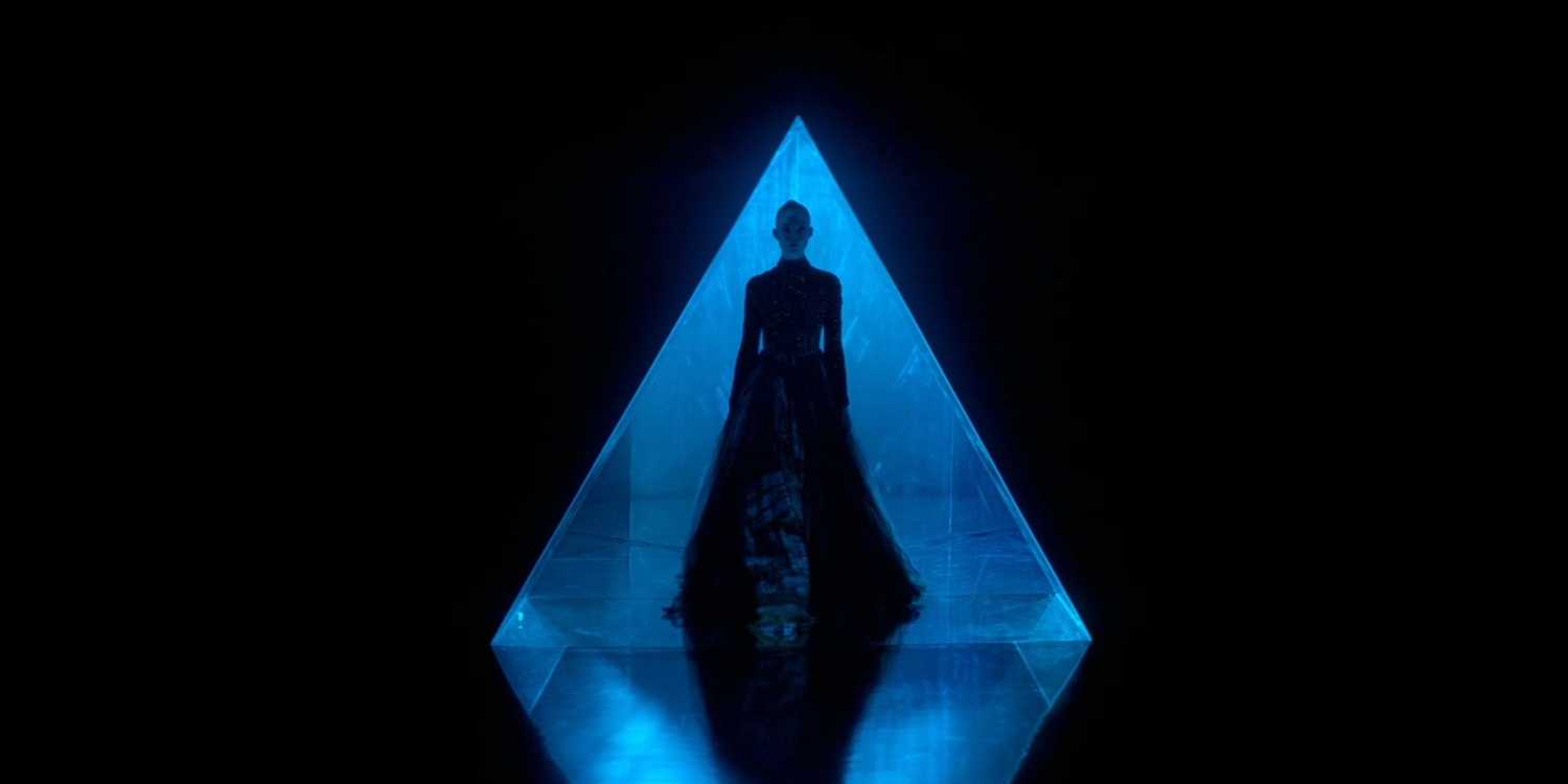 neon demon blue dress Aesthetic and Metaphors (what did I just watch?): The Neon Demon (2016) motionliterature