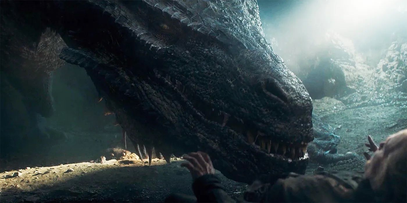 Silverwing gets close to Ulf White on House of the Dragon.
خاندان اژدها