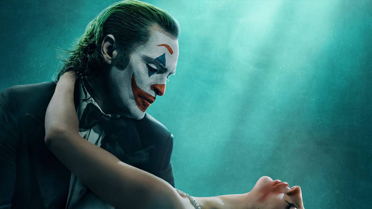 The Joker/Arthur Fleck (Joaquin Phoenix) dips Harley Quinn (Lady Gaga) in Joker: Folie à Deux.