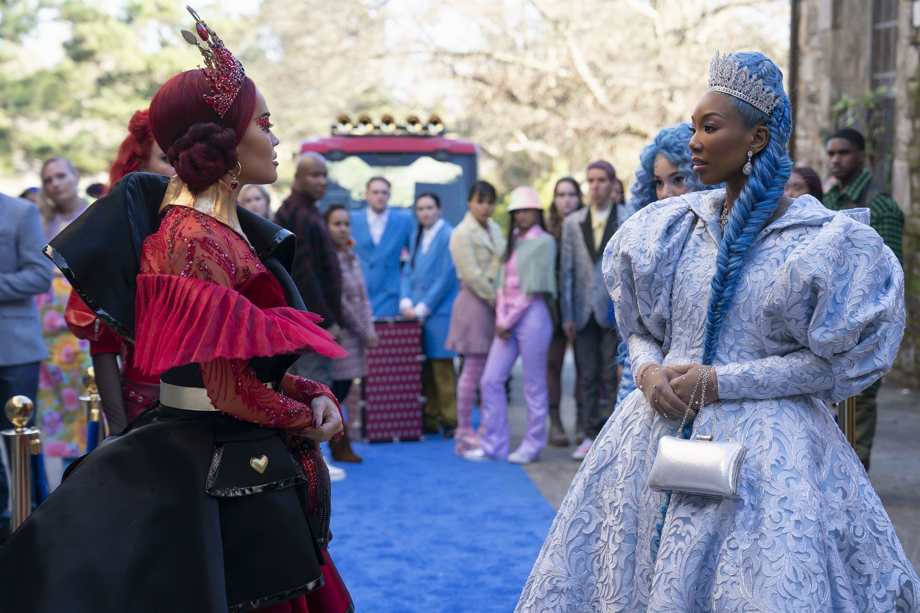 disney-s-descendants-5-starts-filming-first-look-at-cast-revealed-in