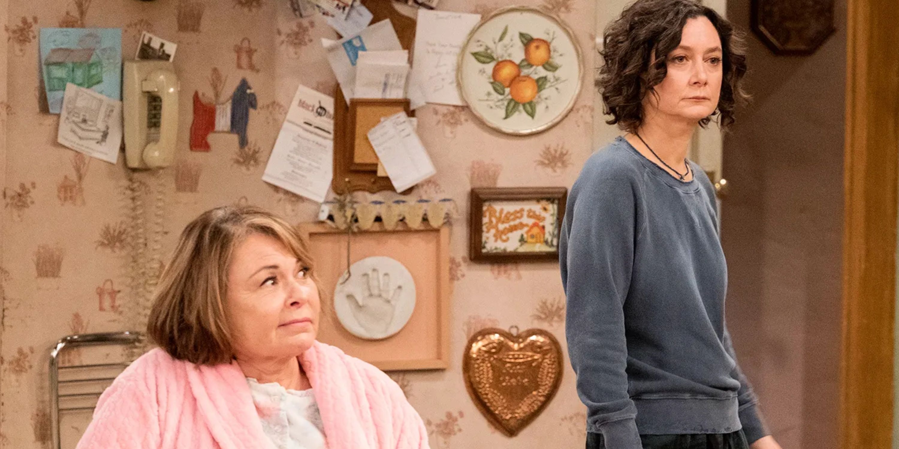 'Roseanne' cast shares hilarious behind the scenes moments, image size:1500x750
