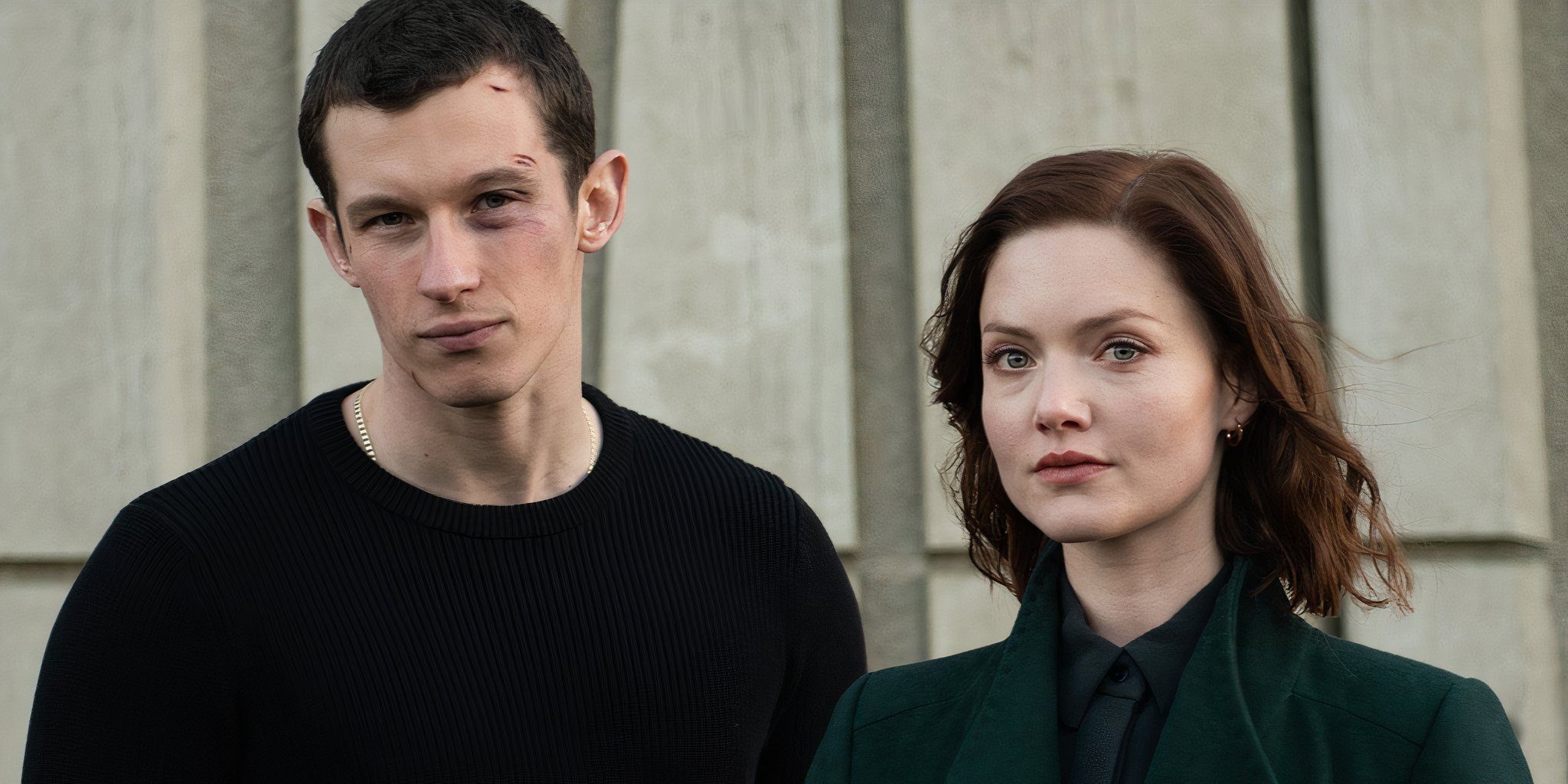 Callum Scott e Holliday Grainger na captura.