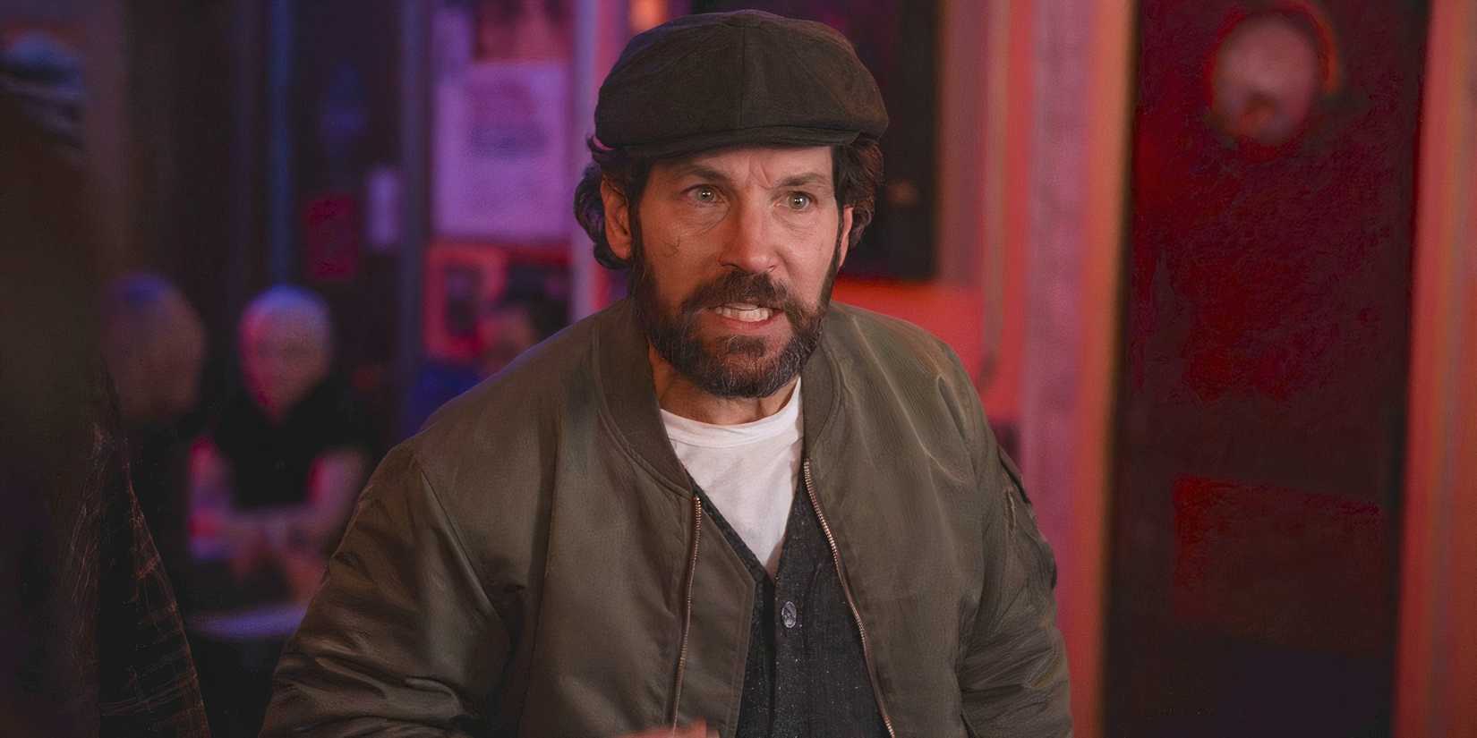 Glen Stubbins (Paul Rudd) utilizando Charles para simular um funeral em Only Murders in the Building