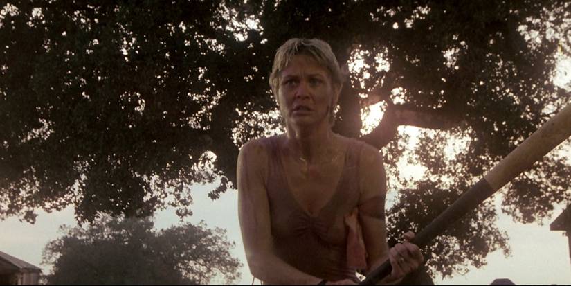 Donna (Dee Wallace) brandishes a bat in Cujo.
