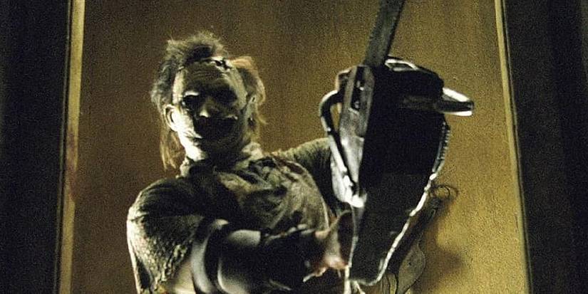 Leatherface revs up his chainsaw in The Texas Chainsaw Massacre (2003).