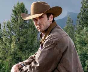 Jamie Dutton, played by actor Wes Bentley, sitting on a horse wearing cowboy gear in Yellowstone