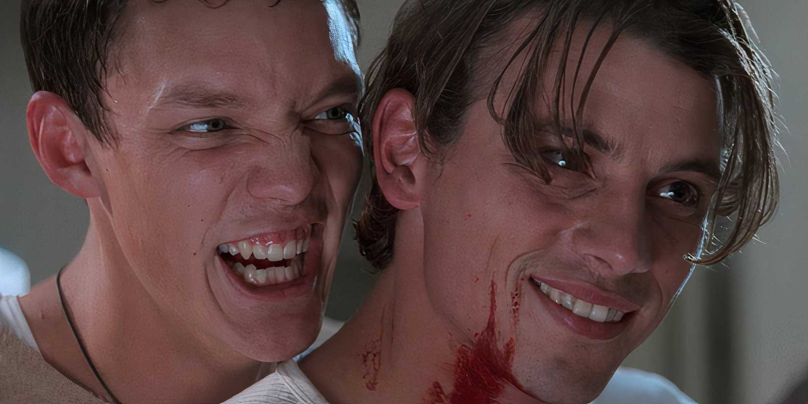 Stu stands behind Billy and grins maniacally in Scream 1996.