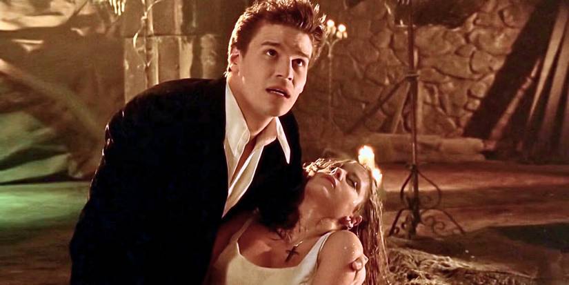 David Boreanaz as Angel holding Sarah Michelle Gellar as Buffy in Buffy the Vampire Slayer, Prophecy Girl