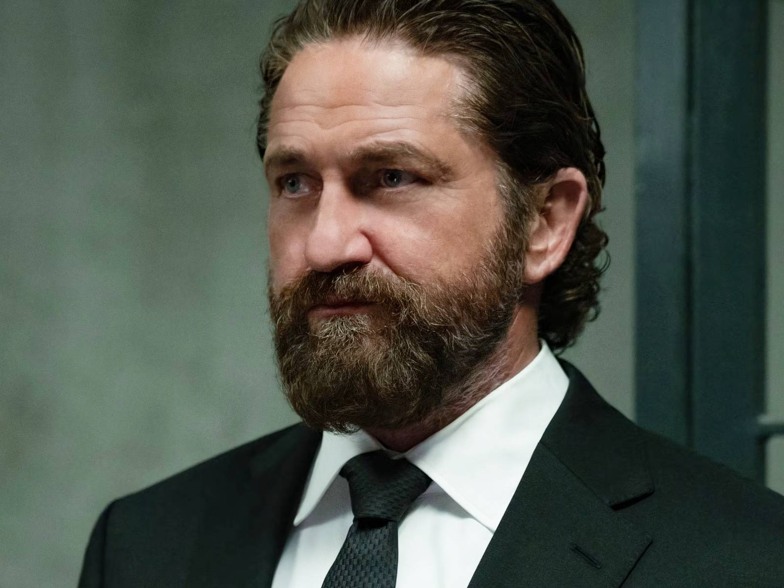 Gerard Butler Beard Den Of Thieves